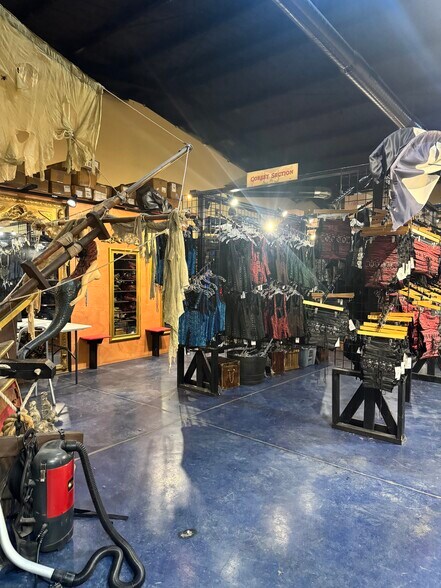 More Photos Of 4006 W Cayuga, Tampa Warehouse For Sale