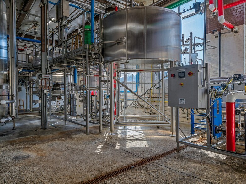 More Photos Of 212 S Green St, Morganton Bar For Sale