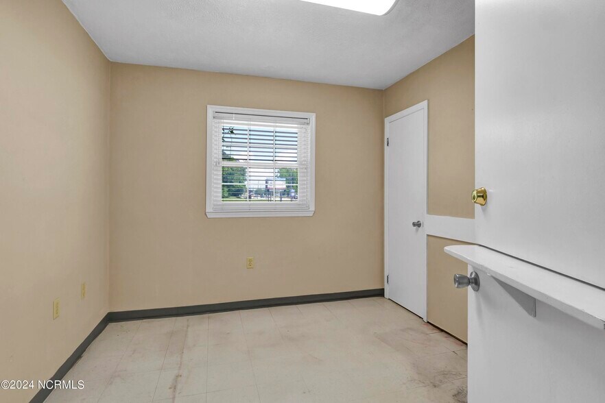 More Photos Of 333 Jefferson St, Whiteville Office For Sale