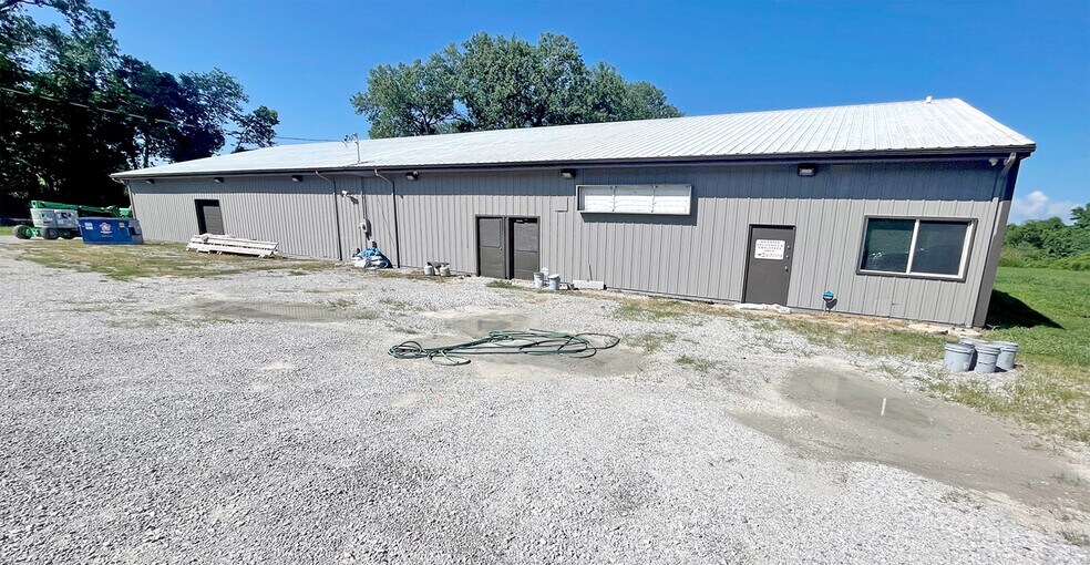 More Photos Of 5446 Chain Of Rocks Rd, Edwardsville Industrial For Sale