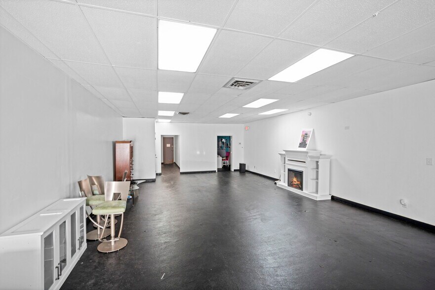 More Photos Of 7311-7321 N Teutonia Ave, Milwaukee Freestanding For Sale