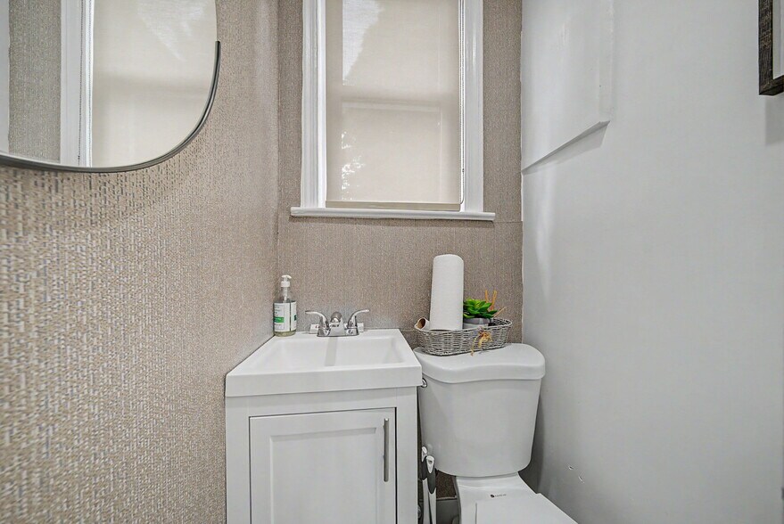 More Photos Of 163 Front St, Secaucus General Retail For Sale