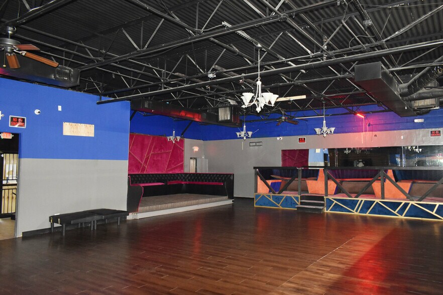 More Photos Of 9700-9950 Fondren Rd, Houston Unknown For Lease