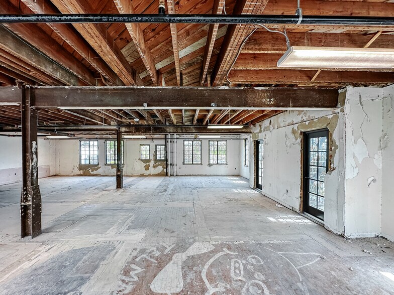 More Photos Of 601 Quay Commons, Sarasota Office For Sale