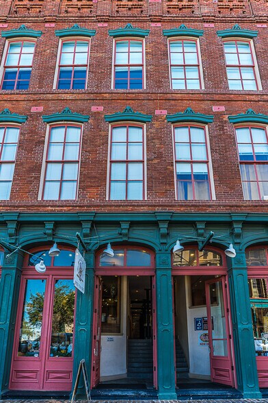 More Photos Of 2309 Strand St, Galveston Storefront Retail Residential For Lease