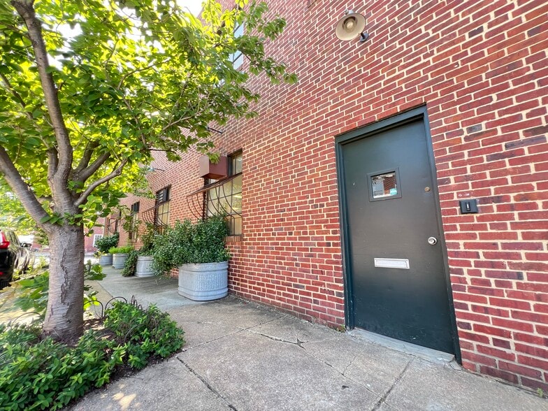 More Photos Of 1438-1442 Light St, Baltimore Showroom For Sale