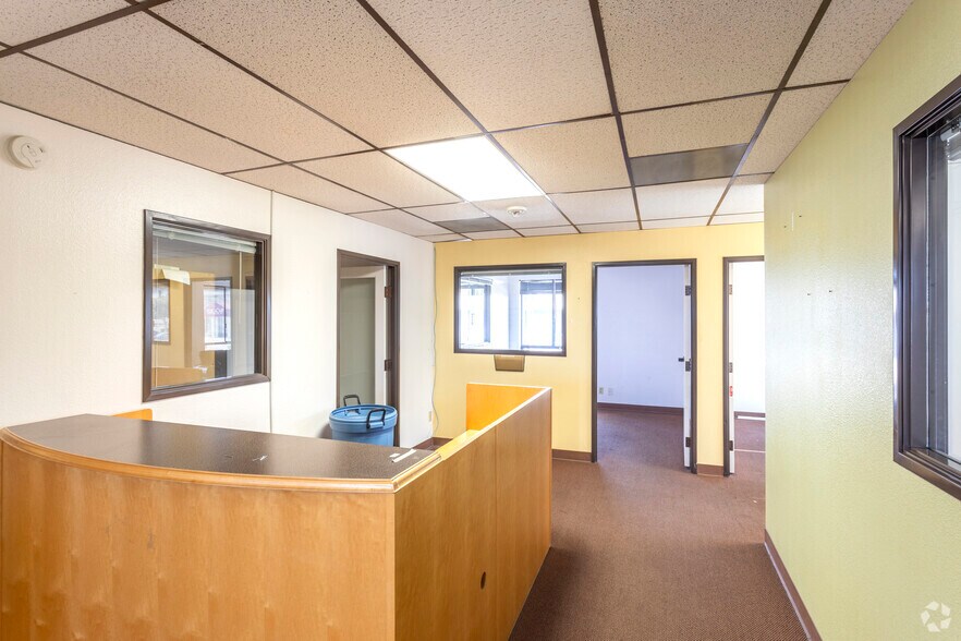 More Photos Of 9606-9636 Tierra Grande, San Diego Unknown For Lease