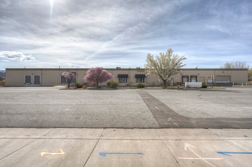 More Photos Of 575-585 Reactor Way, Reno Distribution For Lease
