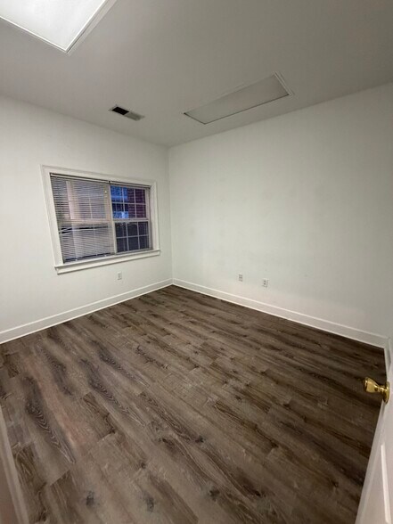 More Photos Of 1005 Weatherstone Pky, Woodstock Office For Lease