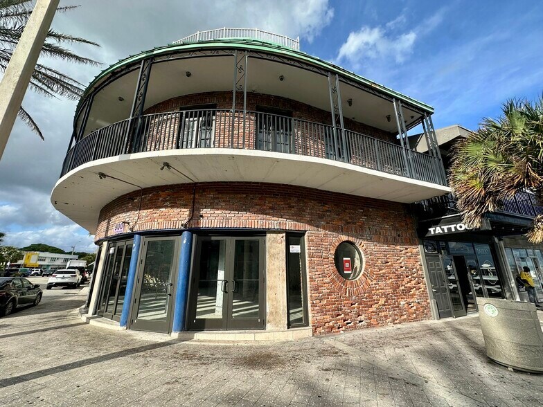 More Photos Of 900 Sunrise Ln, Fort Lauderdale Bar For Sale