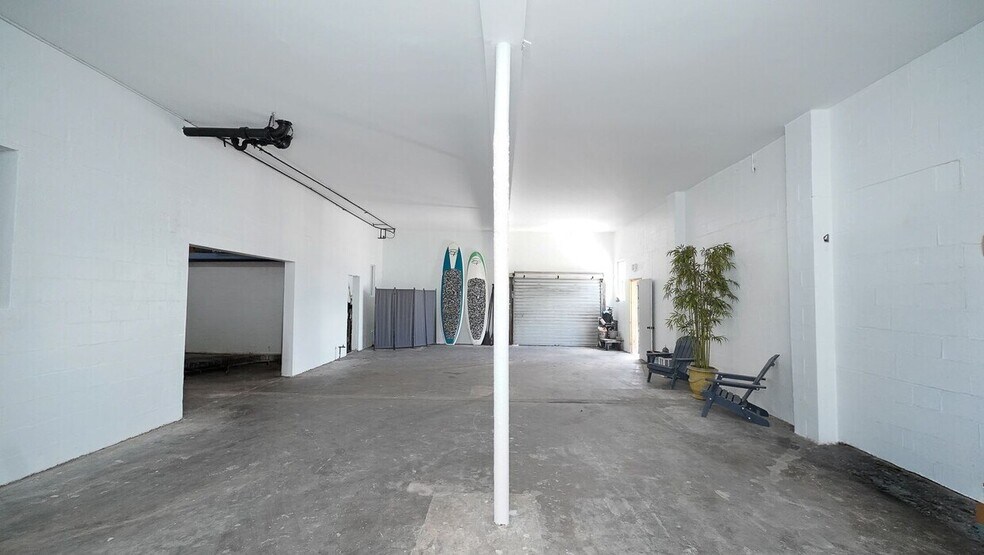 More Photos Of 2447 5th Ave S, Saint Petersburg Service For Lease