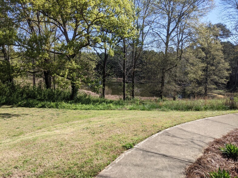 More Photos Of 1150 Julian Dr, Watkinsville Office For Lease