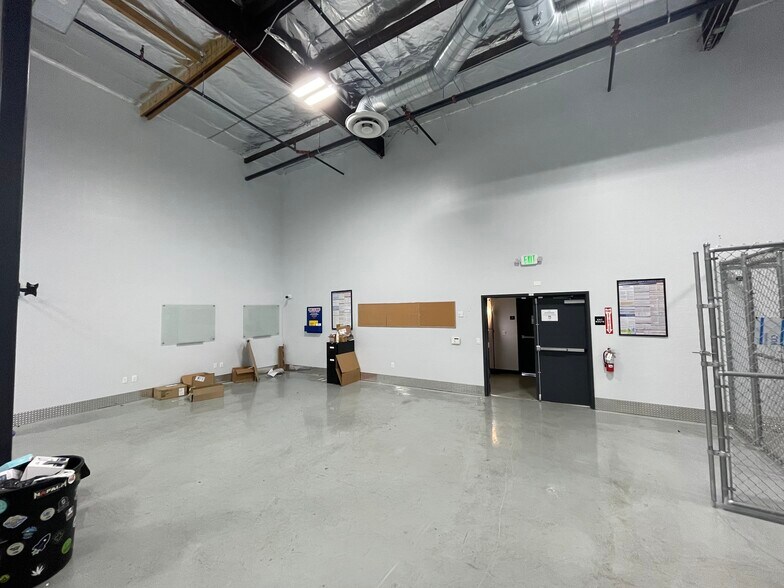 More Photos Of 3144 W Adams St, Santa Ana Warehouse For Lease