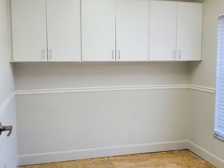More Photos Of 113 W Chapman Rd, Oviedo Office For Lease