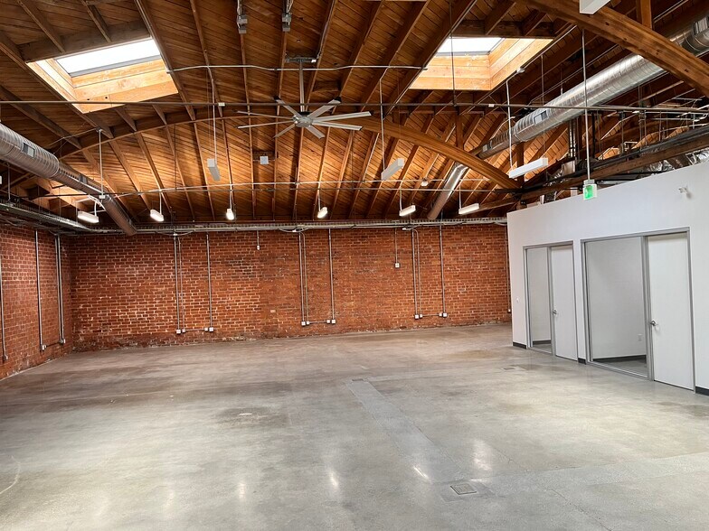 More Photos Of 900 E 4th St, Los Angeles Research And Development For Lease
