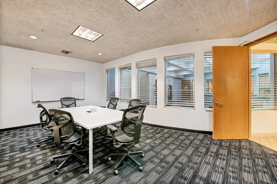 More Photos Of 201 Wilshire Blvd, Santa Monica Loft Creative Space For Lease