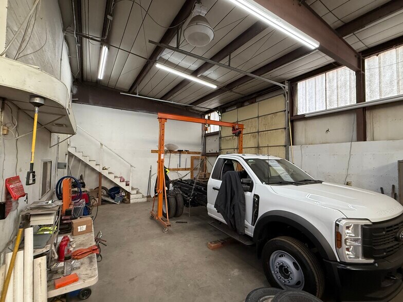 More Photos Of 1408 W Quincy Ave, Englewood Manufacturing For Lease