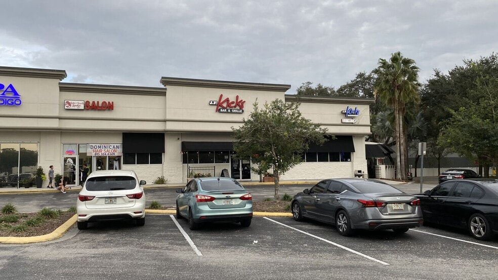 More Photos Of 3317 Lithia Pinecrest Rd, Valrico Unknown For Lease