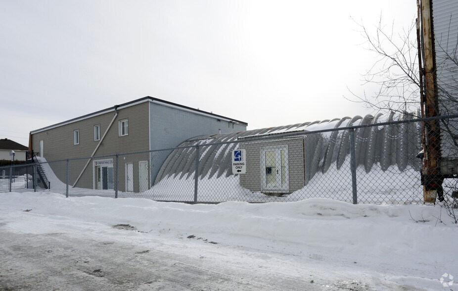 More Photos Of 1521 Sieveright Rd, Ottawa Showroom For Lease