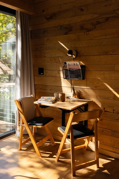 More Photos Of 22642 Highway 6 N, Crosby Hotel For Sale