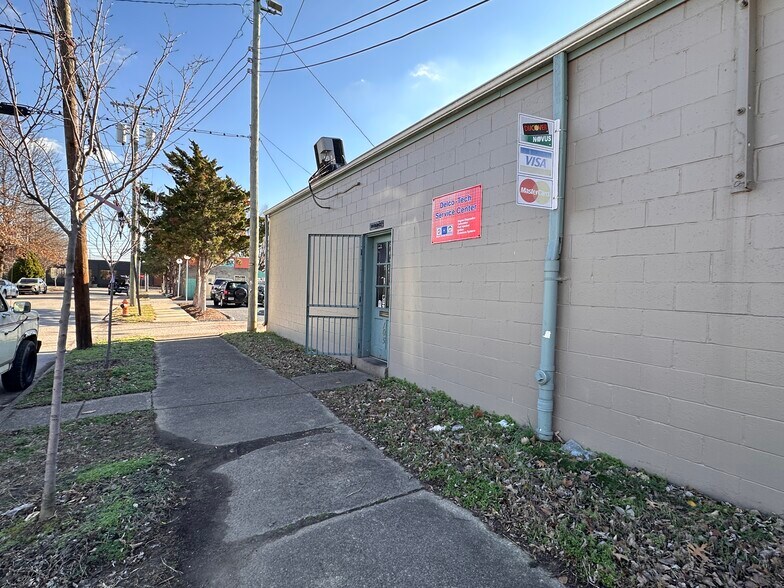 More Photos Of 105 E Hill St, Louisville Auto Repair For Sale