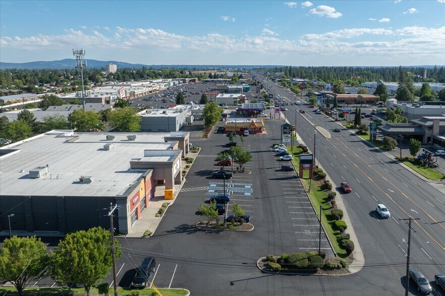 More Photos Of 8016 N Division St, Spokane Freestanding For Lease