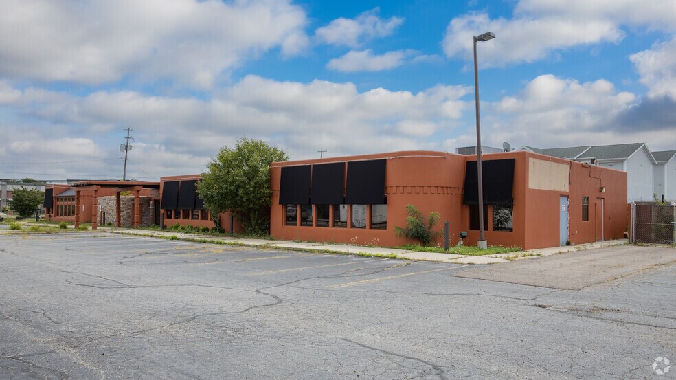 More Photos Of 1516 S Mission Rd, Mount Pleasant Restaurant For Sale