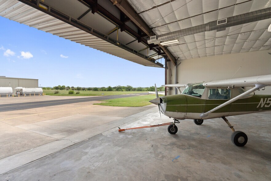 More Photos Of 101 Piper Ln, Spicewood Flex For Lease