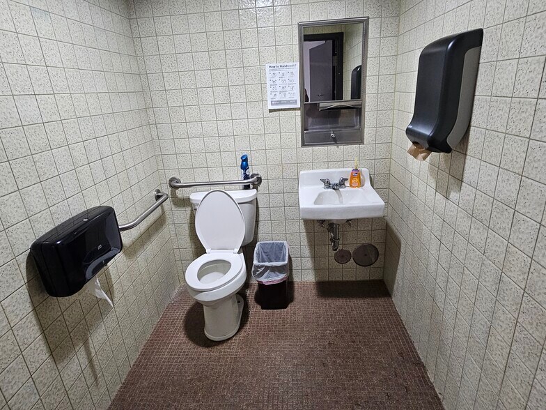 More Photos Of 97 S 4th St, Ishpeming Office For Lease