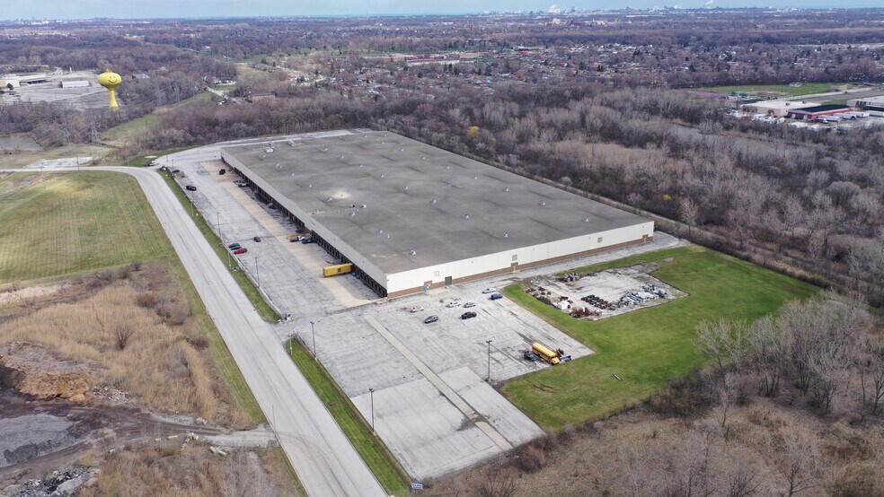 More Photos Of 16801 Exchange Ave, Lansing Manufacturing For Lease