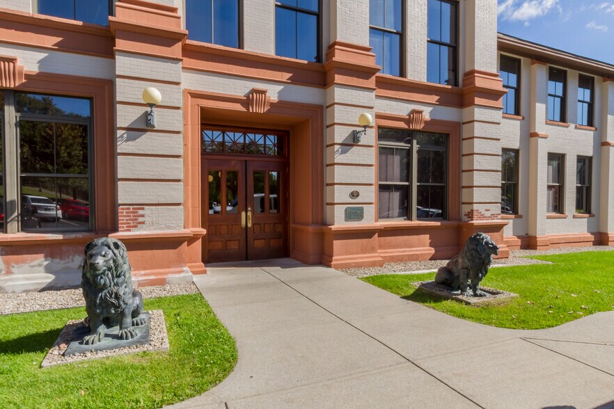 More Photos Of 125 High Rock Ave, Saratoga Springs Office For Sale