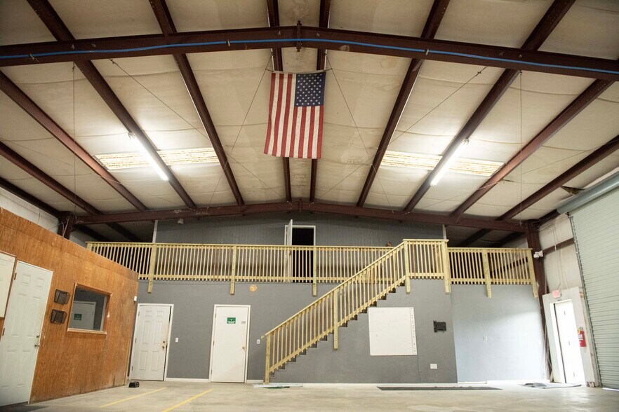 More Photos Of 4134 US 441, Lake City Light Manufacturing For Lease