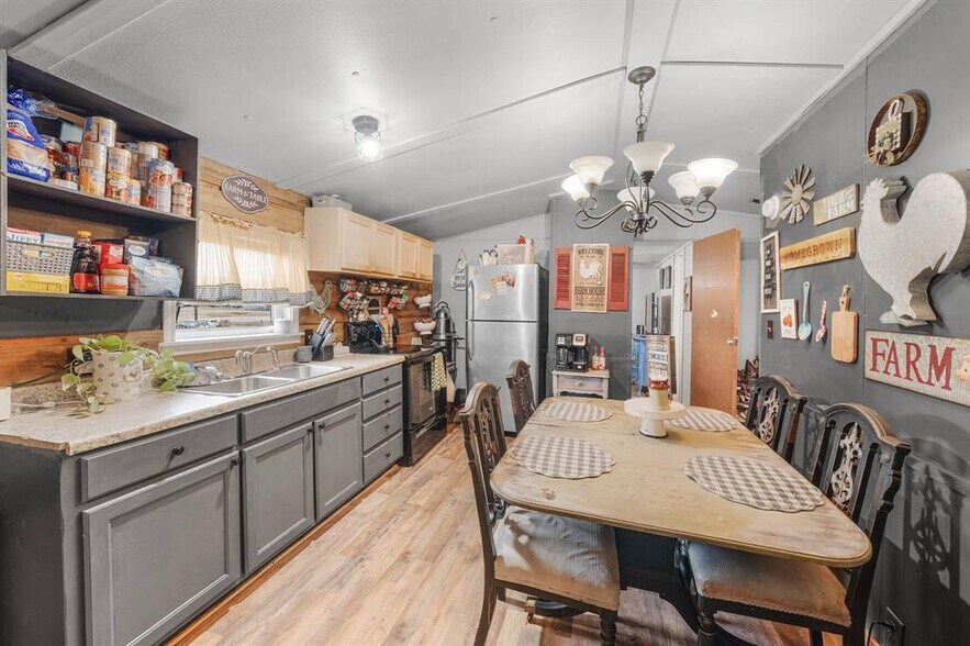 More Photos Of 4500 FM 515, Emory Light Manufacturing For Sale