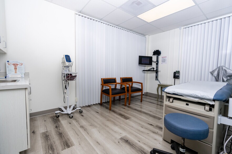 More Photos Of 22 W 35th St, National City Medical For Lease