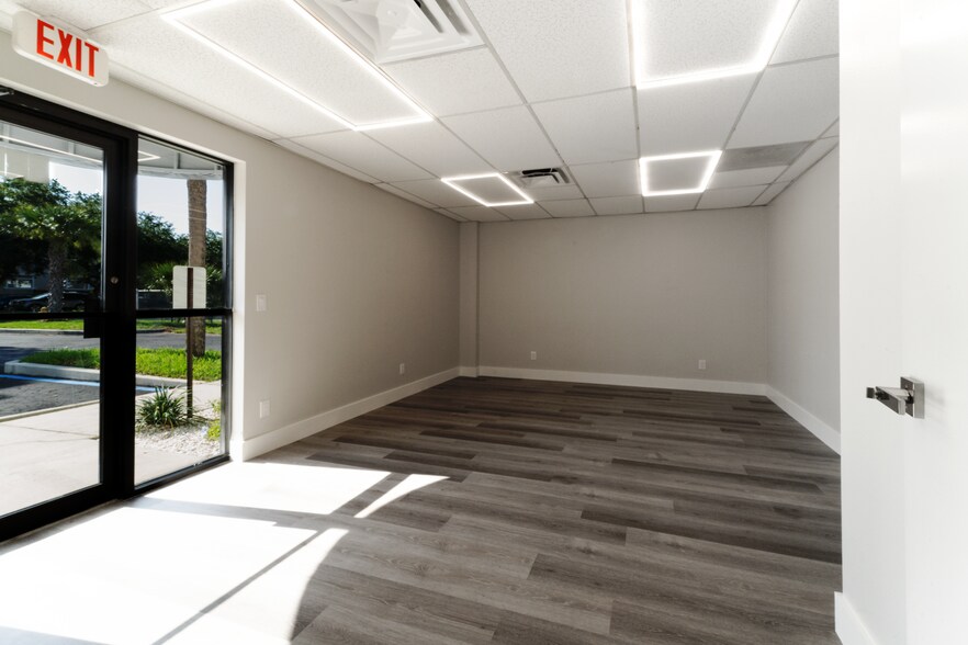 More Photos Of 5826-5830 Corporation Cir, Fort Myers Warehouse For Sale