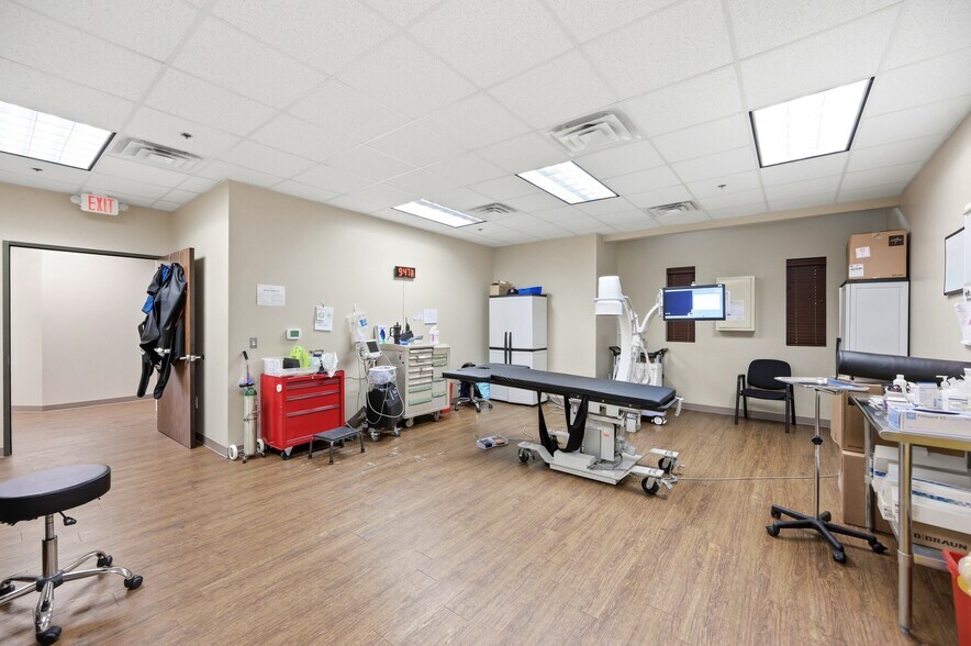 More Photos Of 10007 Huebner Rd, San Antonio Medical For Sale