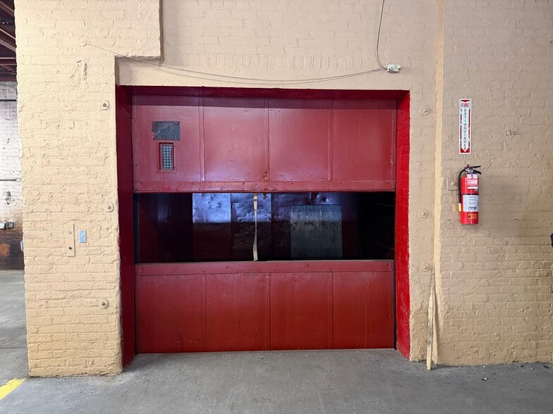 More Photos Of 3440 11th St, Astoria Manufacturing For Sale