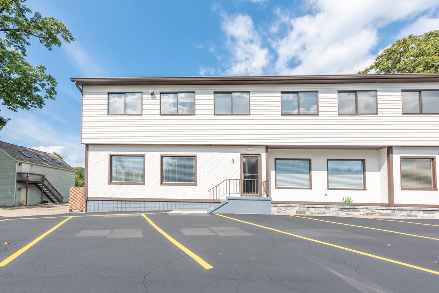 More Photos Of 238 Moon Clinton Rd, Coraopolis General Retail For Lease