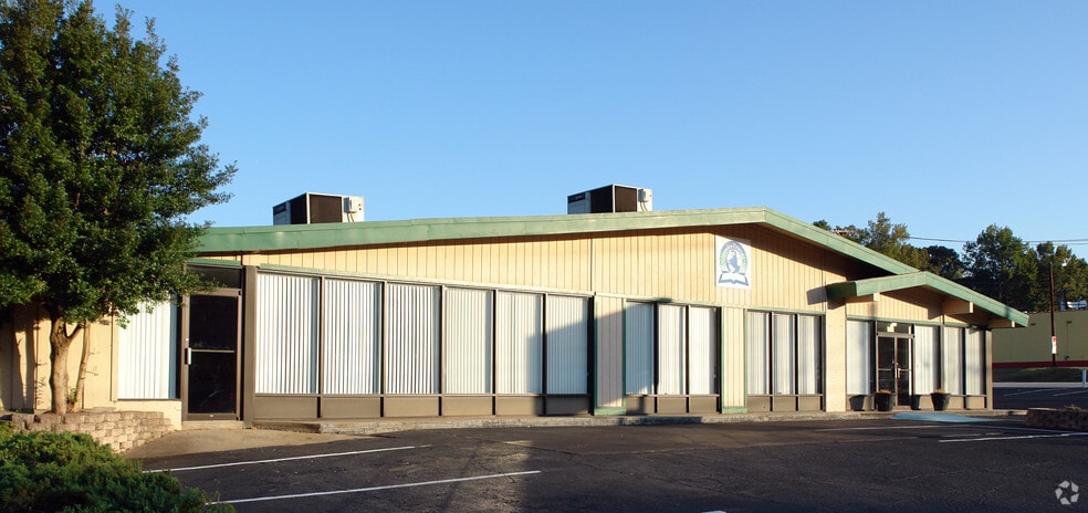 More Photos Of 427 Wade Hampton Blvd, Greenville Freestanding For Lease