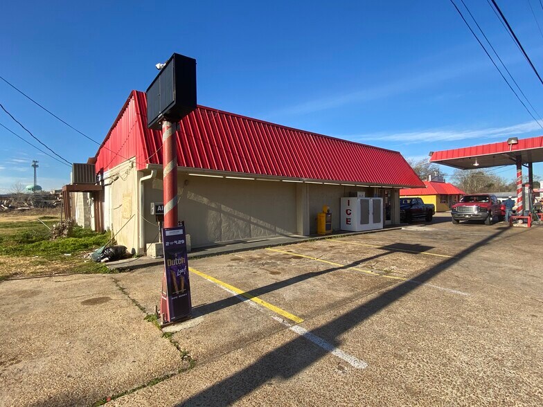 More Photos Of 3812 3rd St, Alexandria Freestanding For Sale