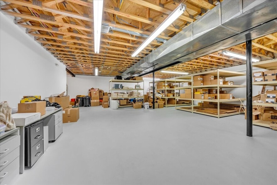 More Photos Of 907 W 14 Mile Rd, Clawson Office For Sale