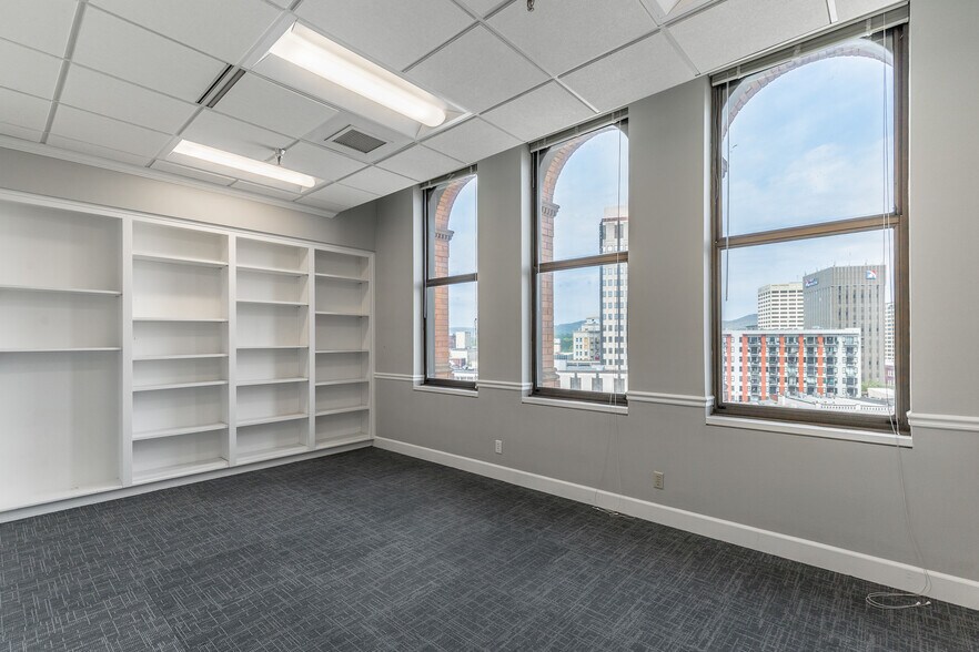 More Photos Of 736 Georgia Ave, Chattanooga Office For Lease