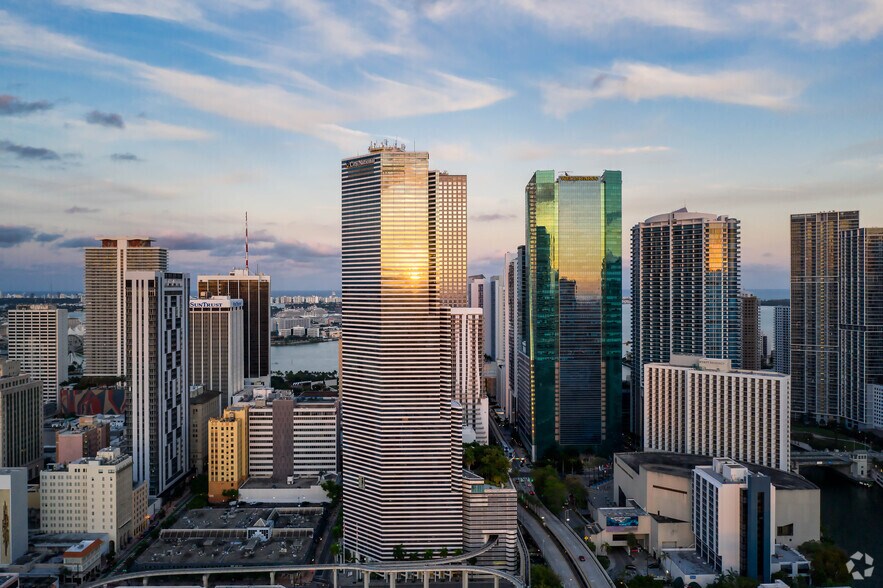 More Photos Of 900-990 Biscayne Blvd, Miami Apartments For Sale