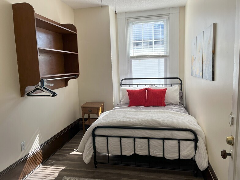 More Photos Of 446 County St, New Bedford Office For Sale