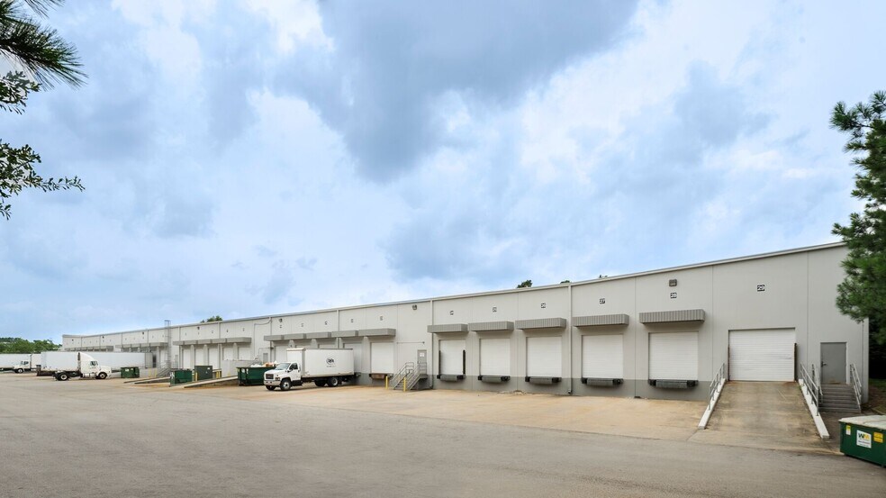 More Photos Of 560 Atlanta S Pky, College Park Unknown For Lease