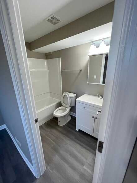 More Photos Of 126 W Maple Ave, Mundelein Apartments For Sale