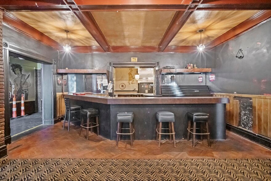 More Photos Of 24 E 3rd St, Newport Bar For Sale