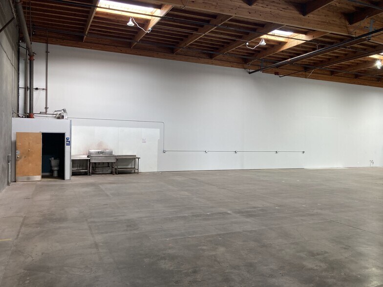 More Photos Of 1000 Quesada Ave, San Francisco Warehouse For Lease