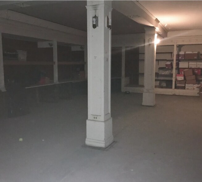 More Photos Of 2701 N Clark St, Chicago Apartments For Lease
