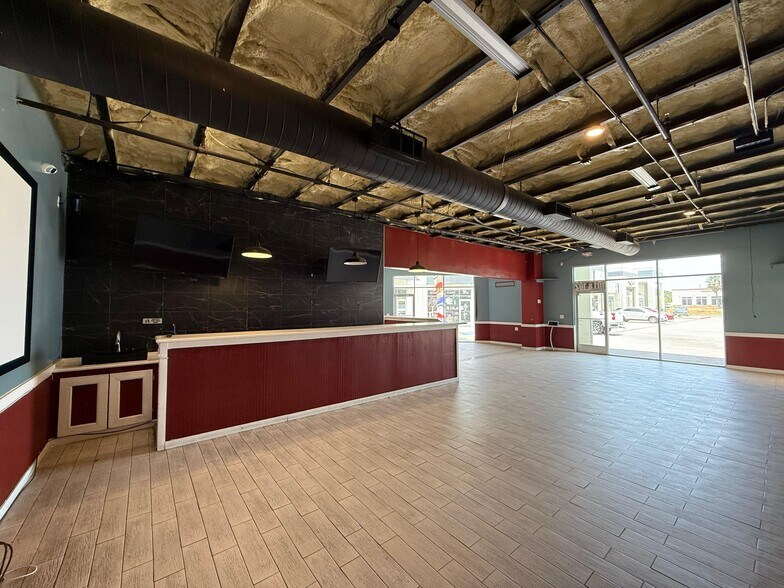 More Photos Of 8602 McPherson Rd, Laredo Storefront For Lease